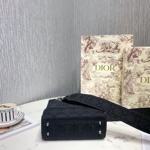 LADY D-LITE EMBROIDERED CANNAGE BAG