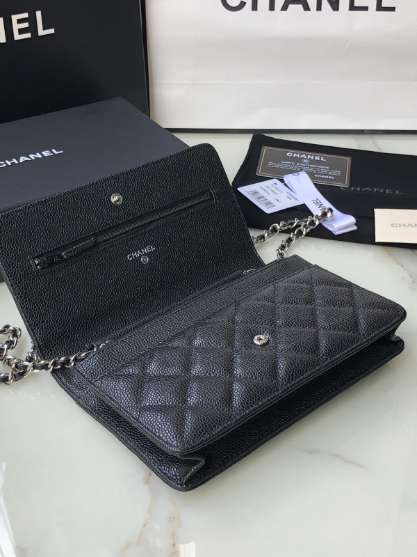 CL CHAIN WALLET CAVIAR