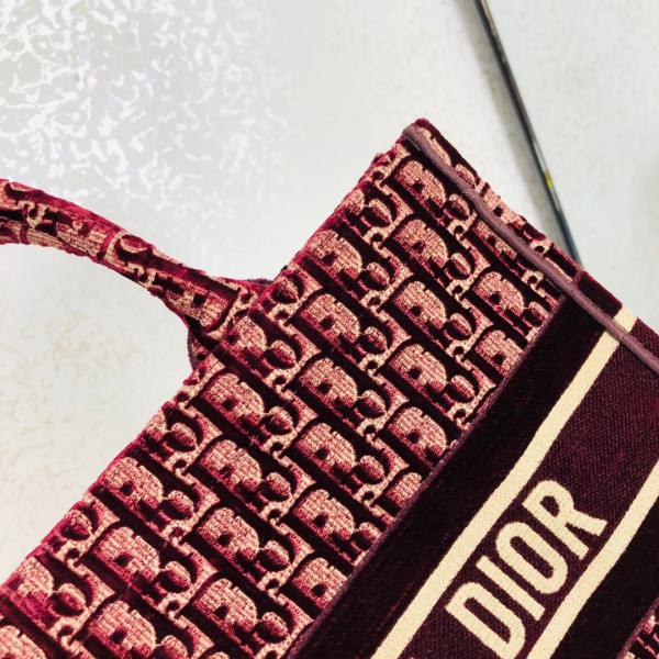 large D*or book tote