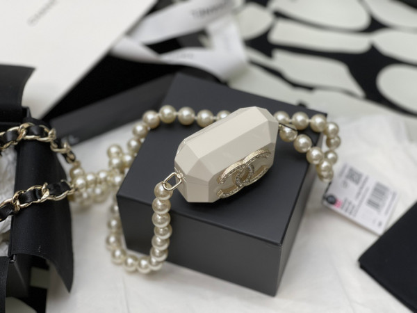 CL AIRPODS CASE PRO NECKLACE
