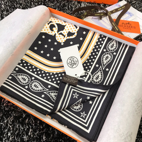 H**mes scarf