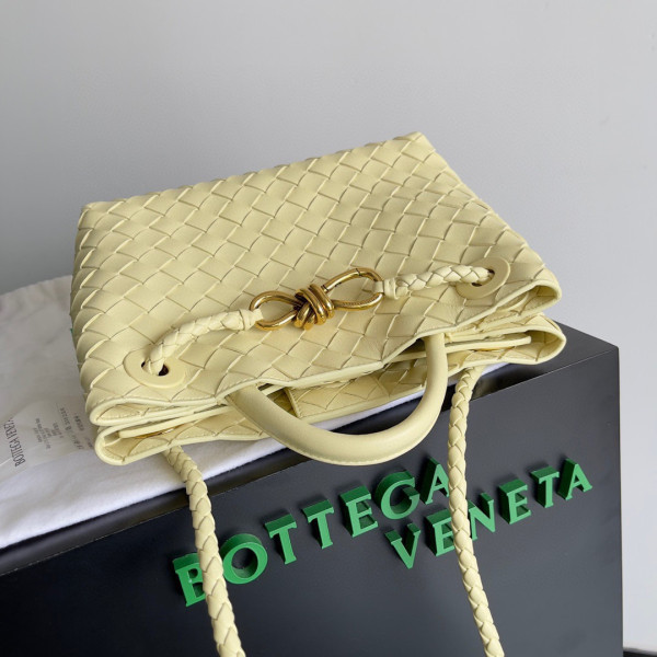 Bo*te*ga ve*ne*ta medium andiamo