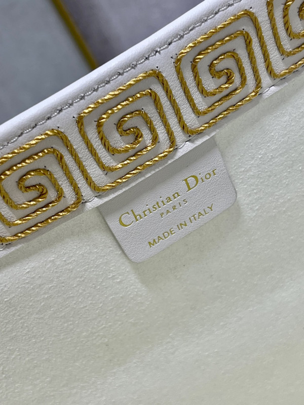 large D*or book tote