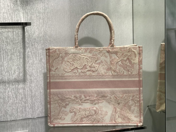 large D*or book tote