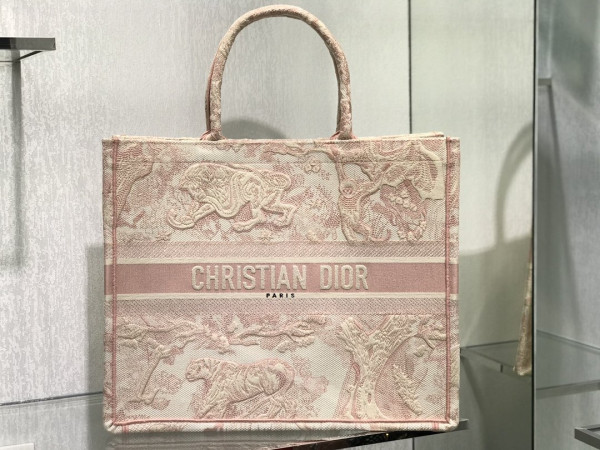 large D*or book tote