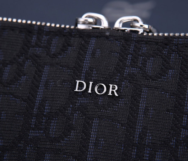 D*or pouch with shoulder strap