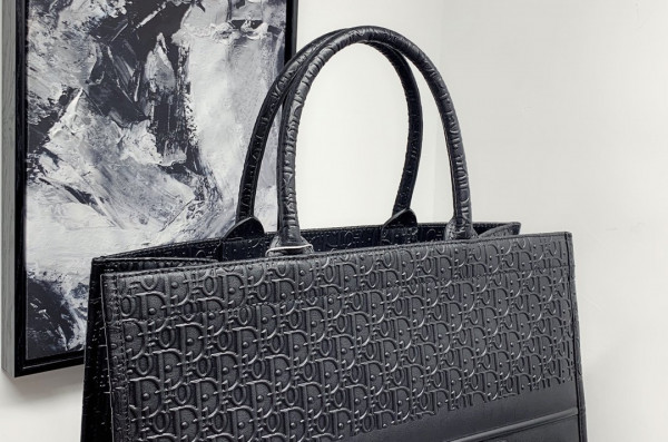 large D*or book tote