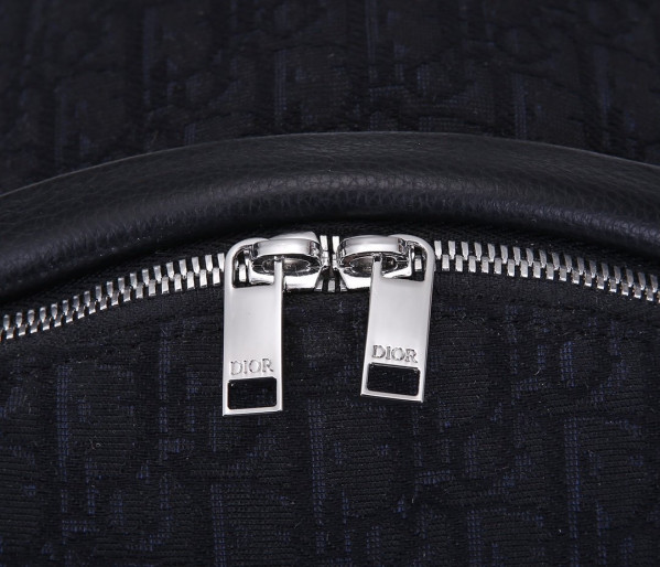D*or backpack
