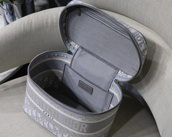 D*or vanity case-24-17-13.5cm