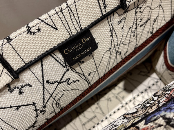 large D*or book tote