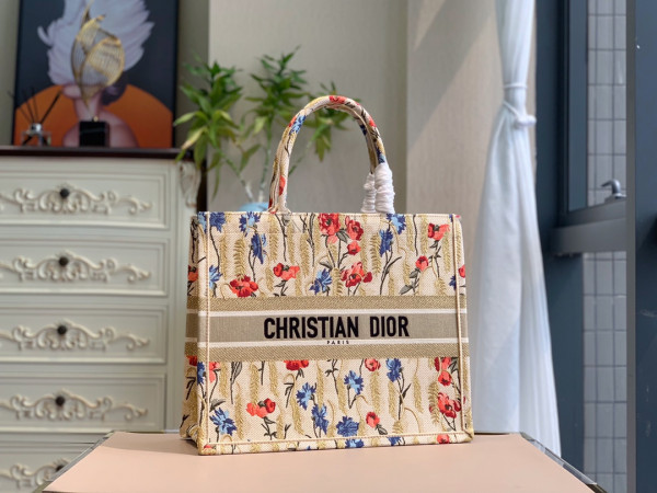 large D*or book tote