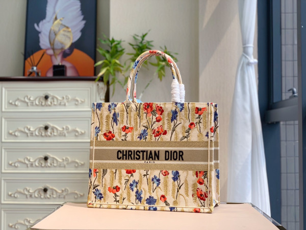 large D*or book tote