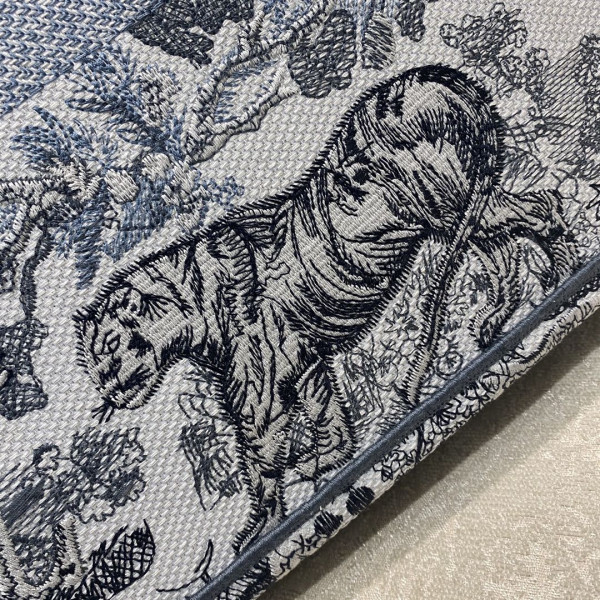 large D*or book tote