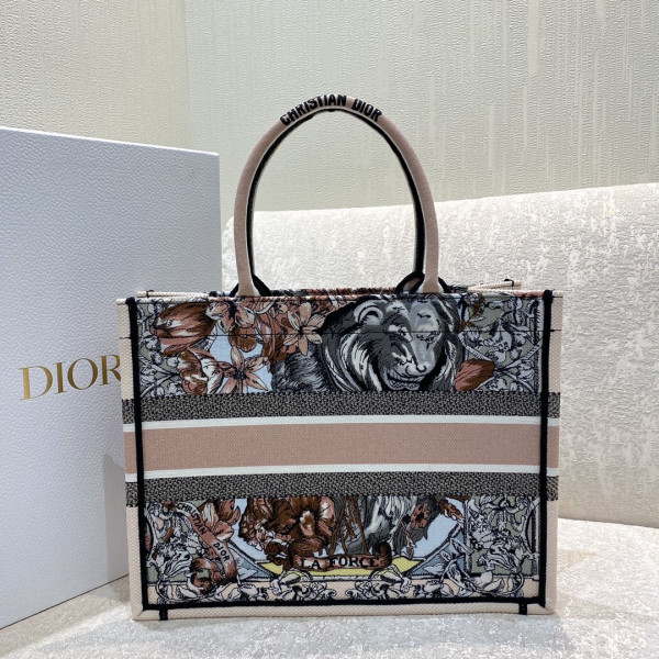 medium D*or book tote