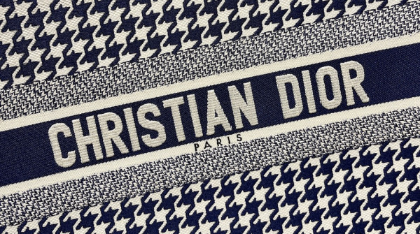 medium D*or book tote