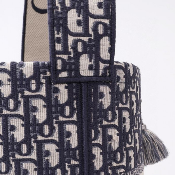 D*or d-bubble bucket bag