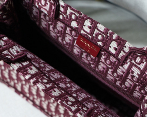 D*or oblique book tote