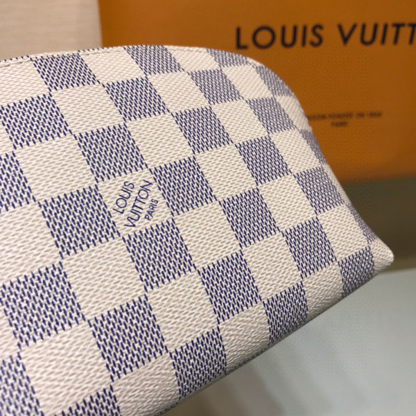 l**is V*t*n cosmetic pouch