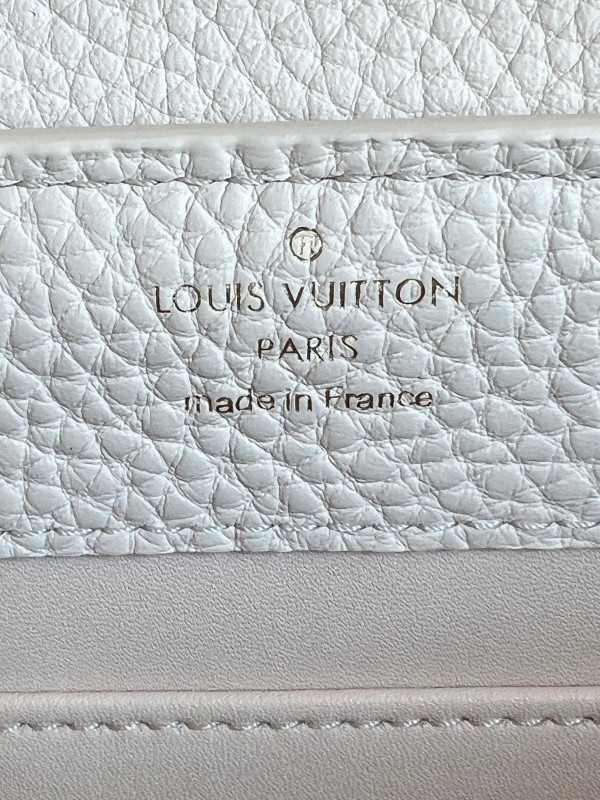 l**is V*t*n capucines mini
