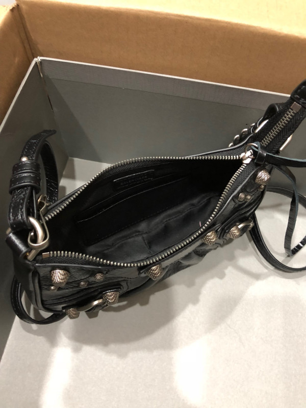 Ba*len*cia*ga women''s le cagole mini bag with chain