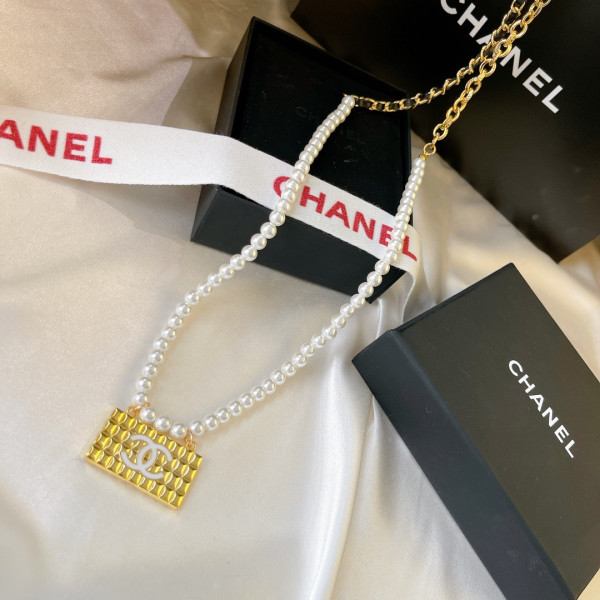 CL NECKLACE