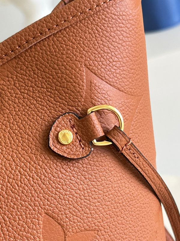 l**is V*t*n neverfull mm
