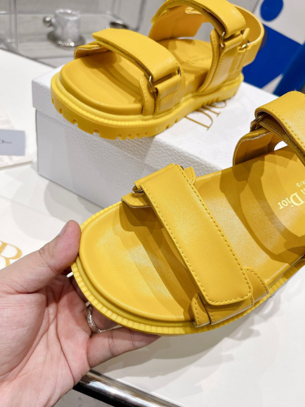 D*oract sandal