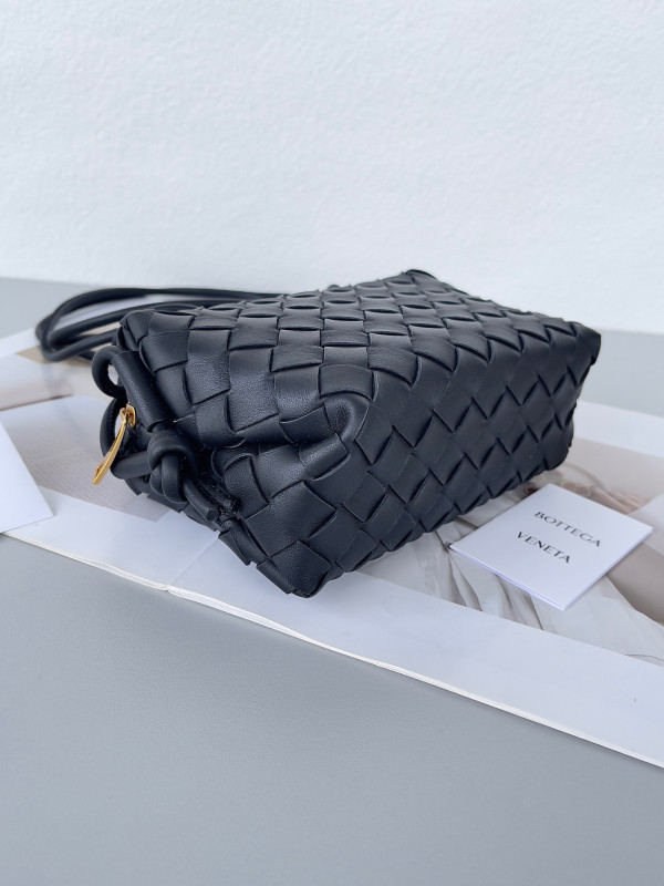 Bo*te*ga ve*ne*ta mini loop camera bag