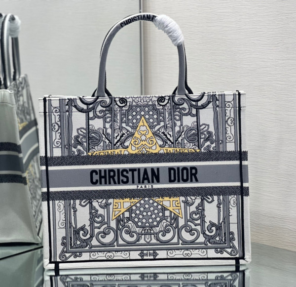large D*or book tote