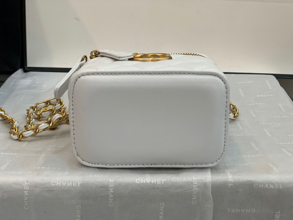CL SMALL VANITY WITH CHAIN