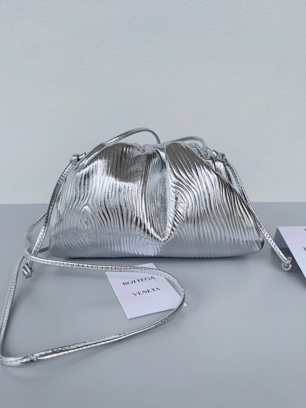 Bo*te*ga ve*ne*ta mini pouch