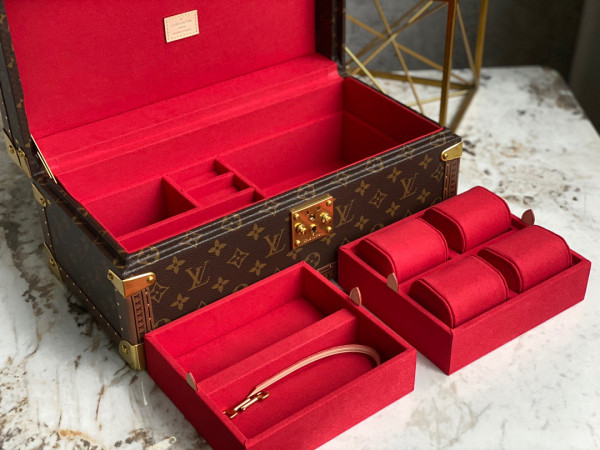 l**is V*t*n coffret accessoires