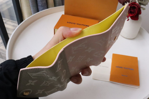 l**is V*t*n victorine wallet