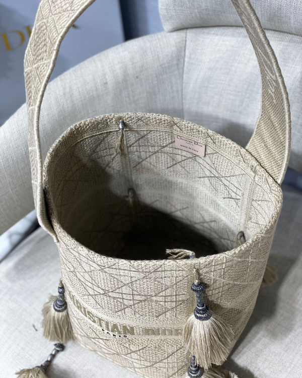 D*or d-bubble bucket bag