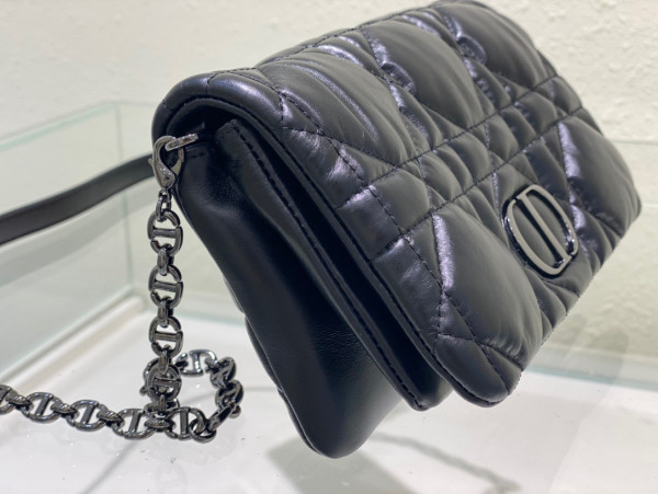 D*or caro macrocannage pouch