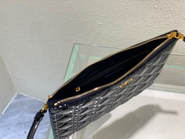 D*or large caro daily pouch