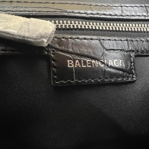 Ba*len*cia*ga women