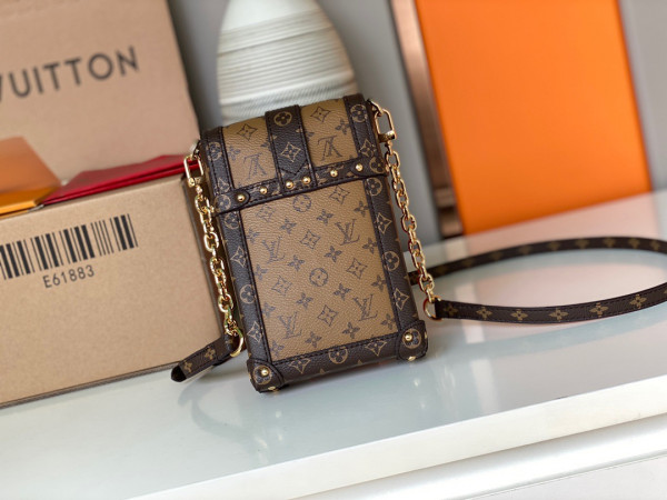 l**is V*t*n vertical trunk pochette