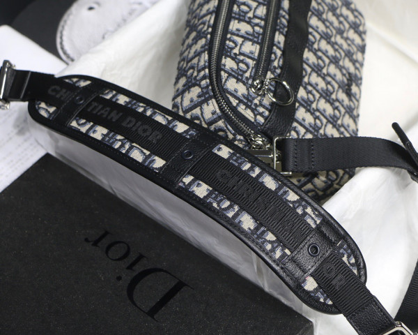 D*or safari messenger bag