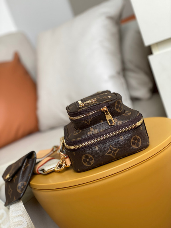 l**is V*t*n utility crossbody