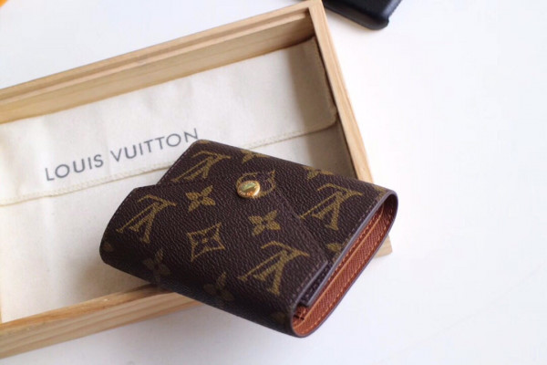 l**is V*t*n victorine wallet
