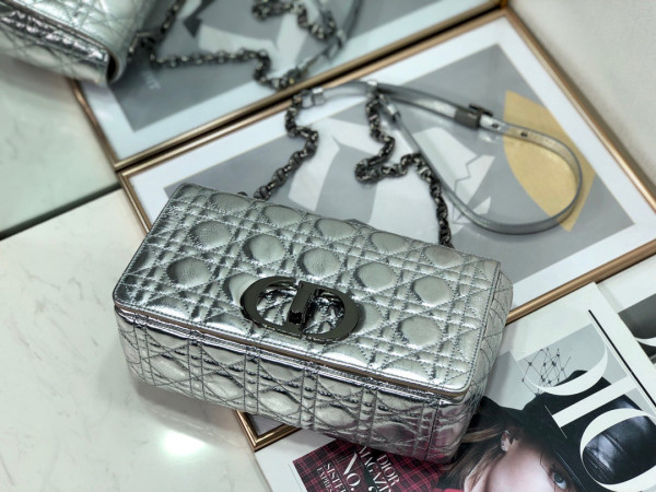 D*or medium D*or caro bag