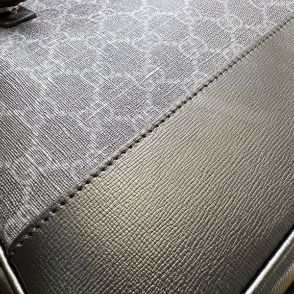 G*u*i medium backpack with interlocking g