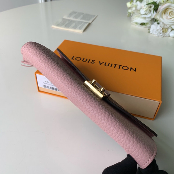 l**is V*t*n croisette wallet