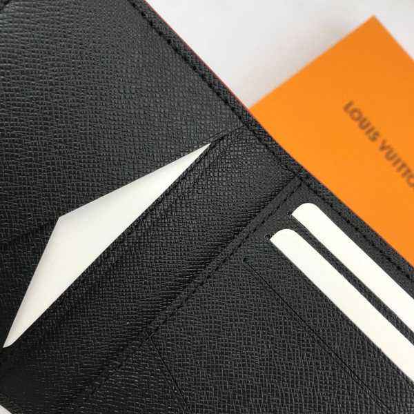 l**is V*t*n passport cover