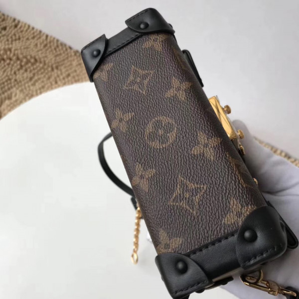 l**is V*t*n trunk clutch petite malle