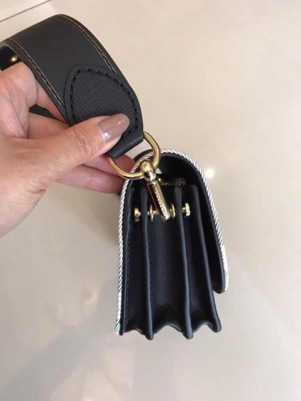 B**rry the buckle