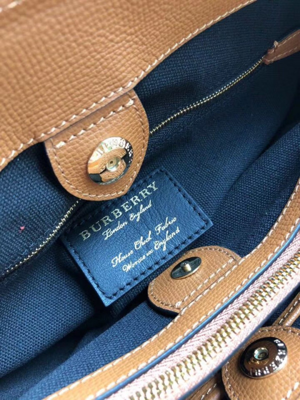 B**rry the medium banner in leather and house check