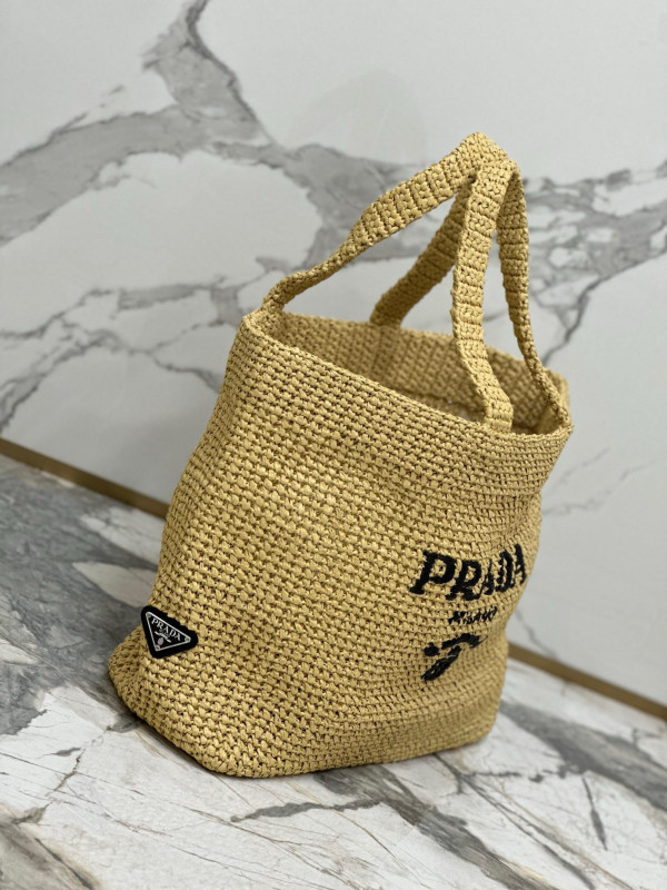 Pra*a crochet tote bag