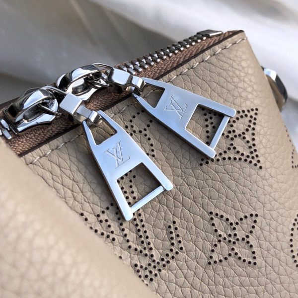 l**is V*t*n haumea bag